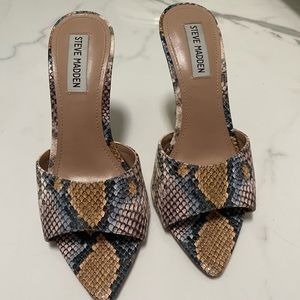 Steve Madden snake skin heel